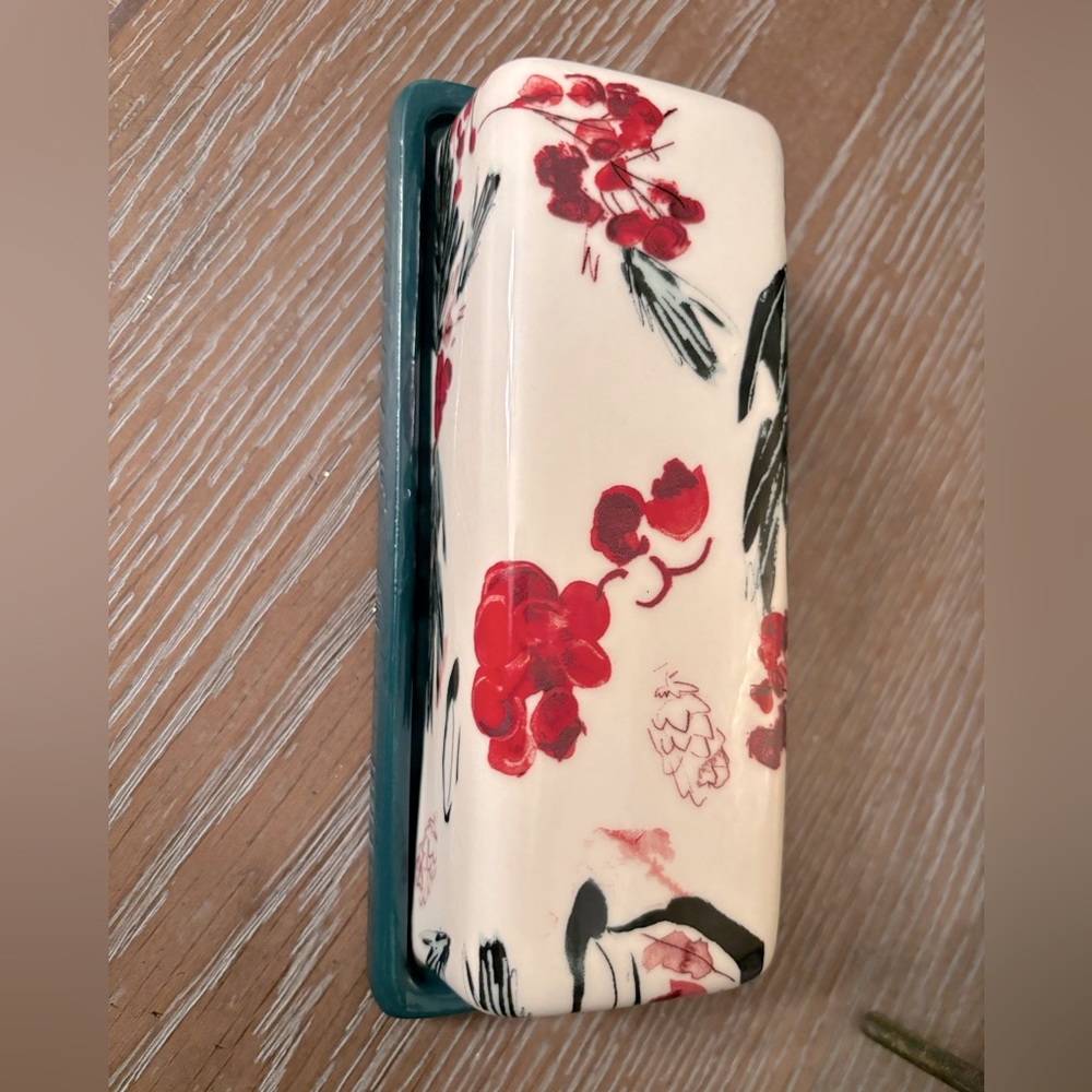 Anthropologie Holly Pear 7x2 covered Butter dish, red and green